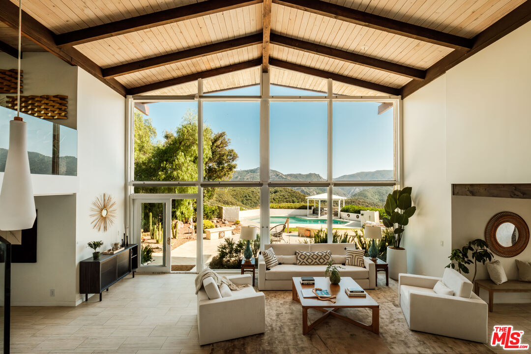 26094 Mulholland Hwy